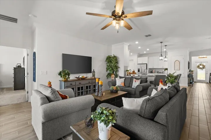 GREAT ROOM/FAMILY ROOM