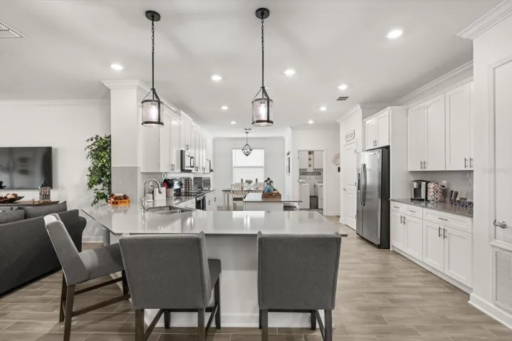 SPACIOUS KITCHEN
