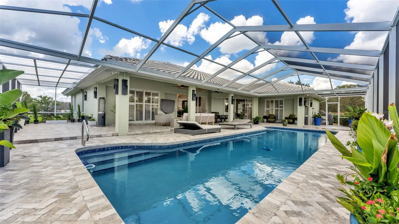 Side screened patio area perfect for grill and cook outs!