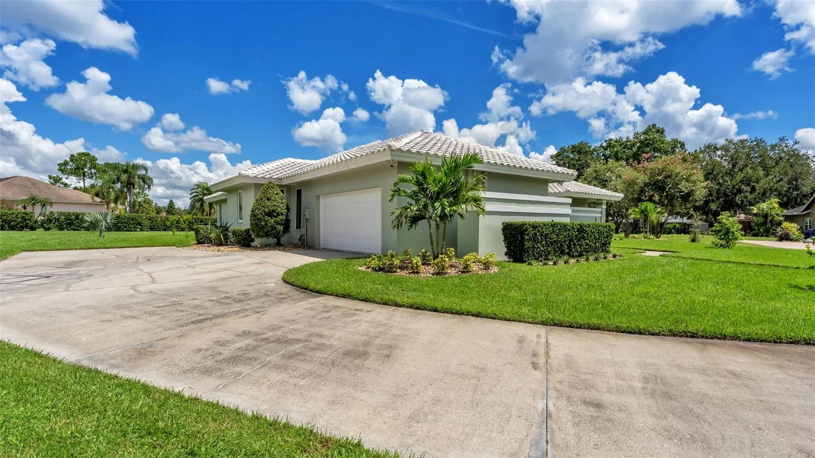 Oversized driveway and side entry garage