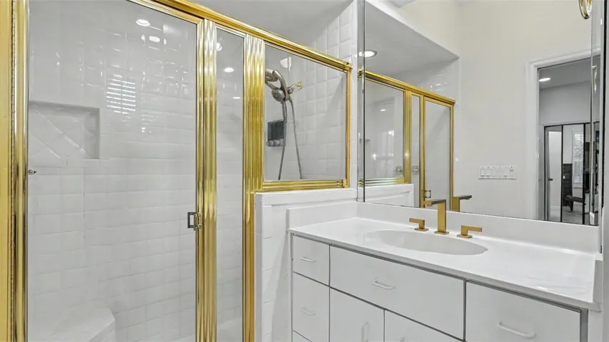 Bedroom 3's bathroom