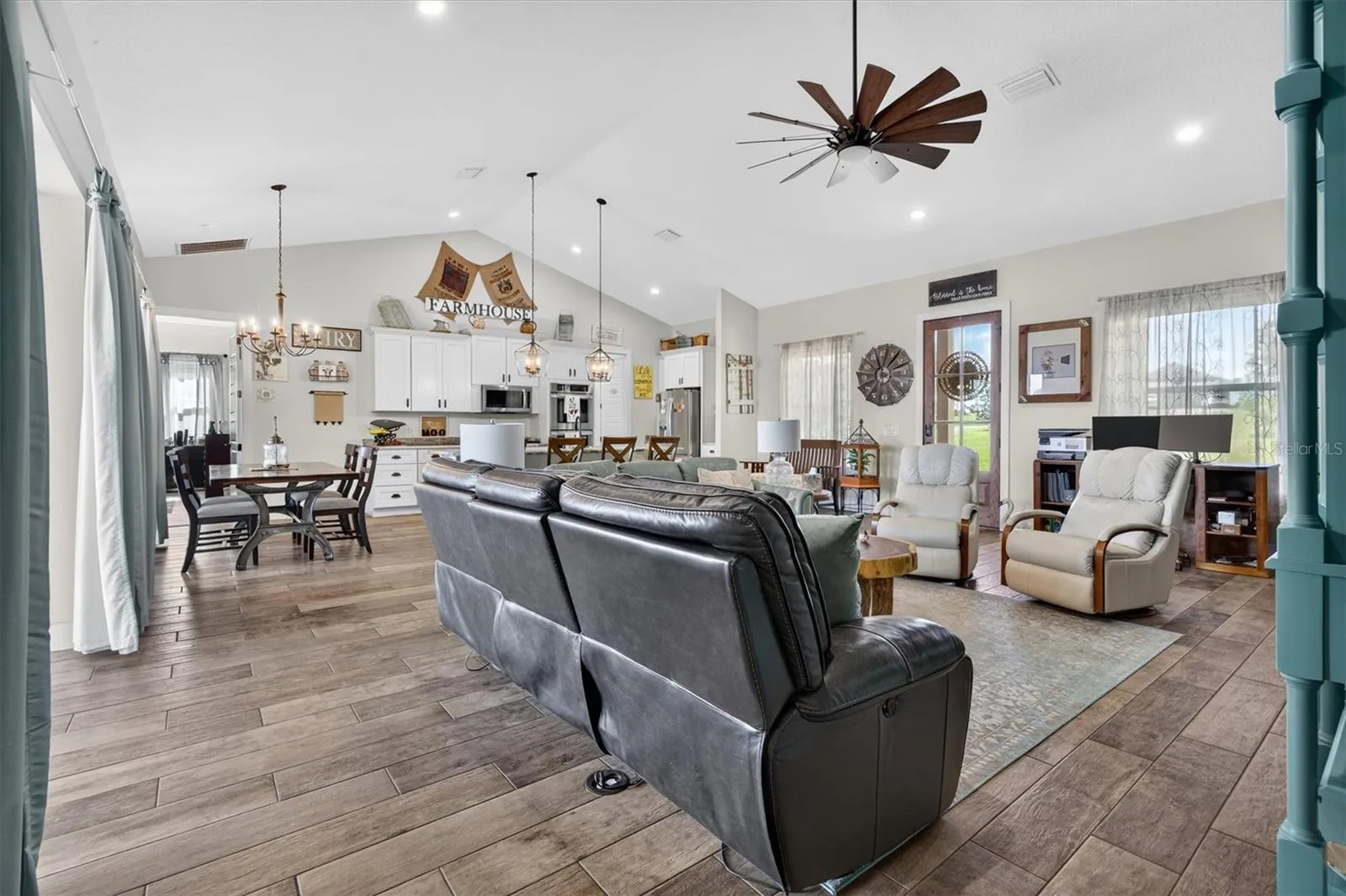 Living/Kitchen open concept