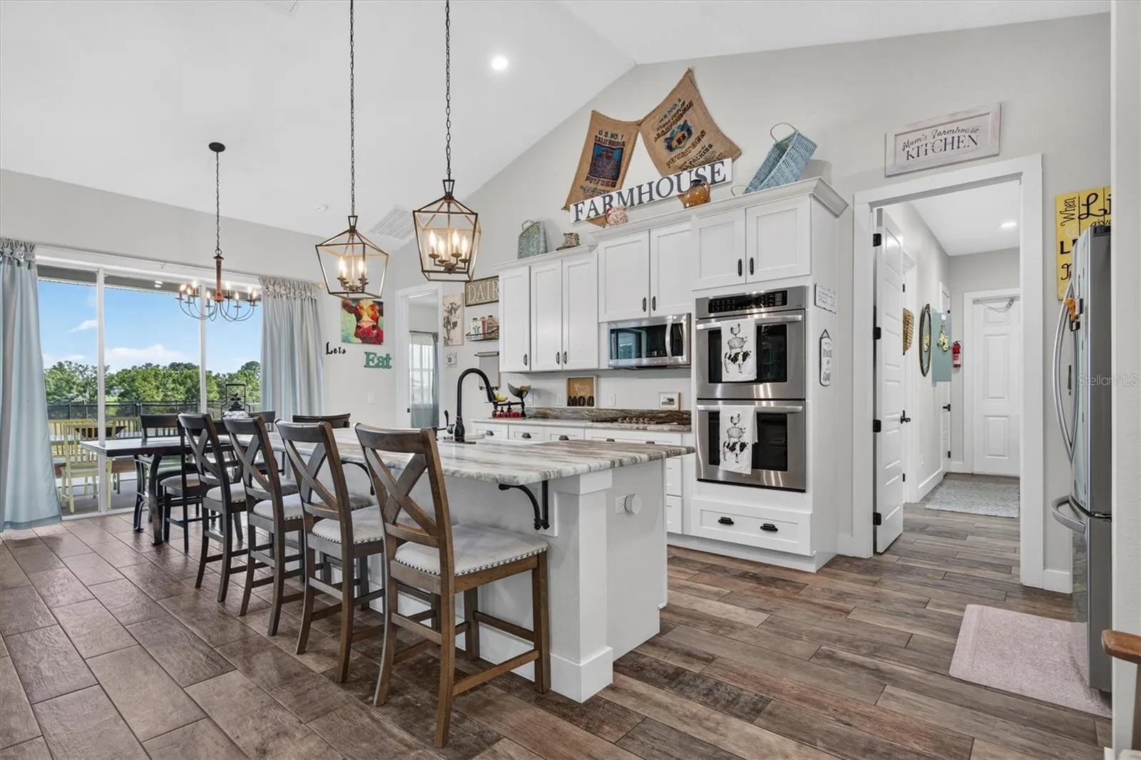 Fully equipped kitchen.
