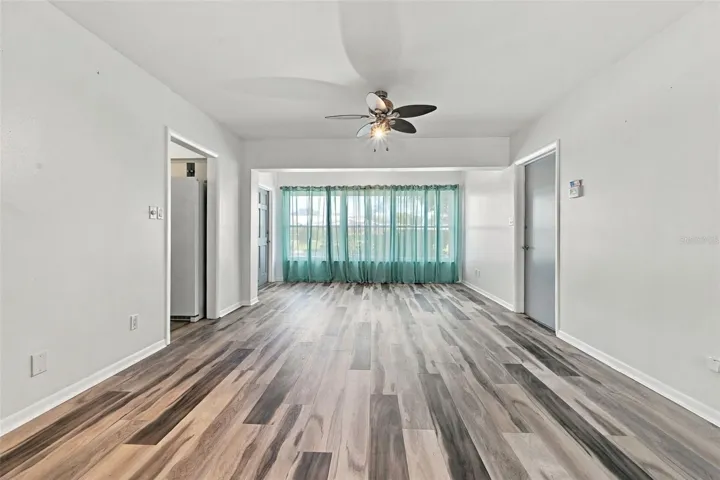 Spacious Living Room & Dining Room Area