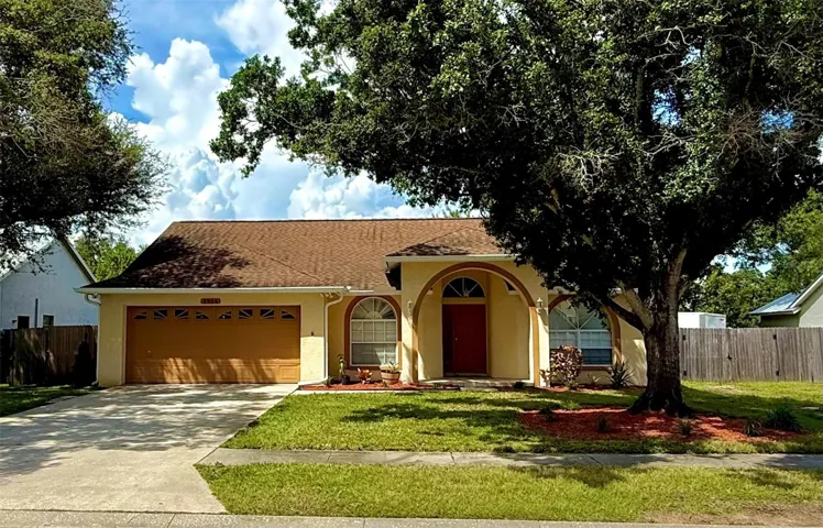 Gorgeous curb appeal!