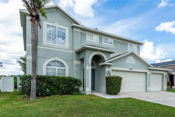 Welcome to this spacious and beautiful home!