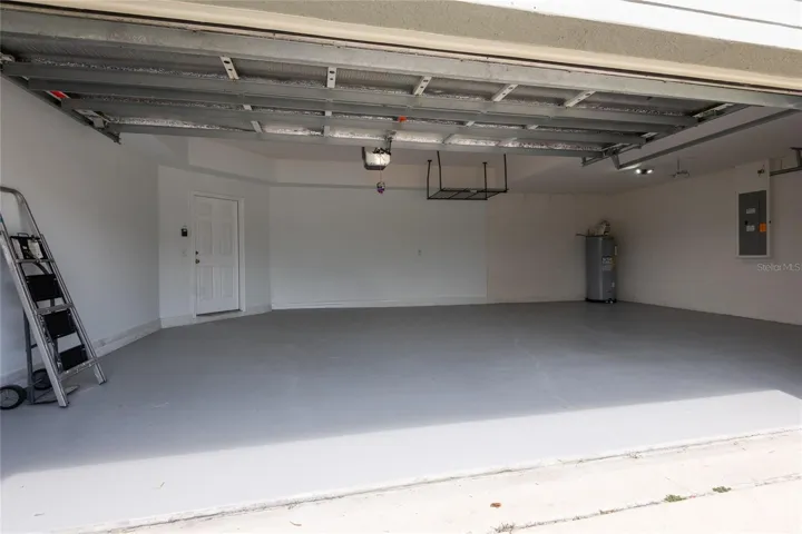 Who does not enjoy a spacious 3-car garage in Florida?!