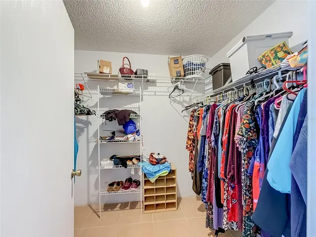 Spacious walking closet