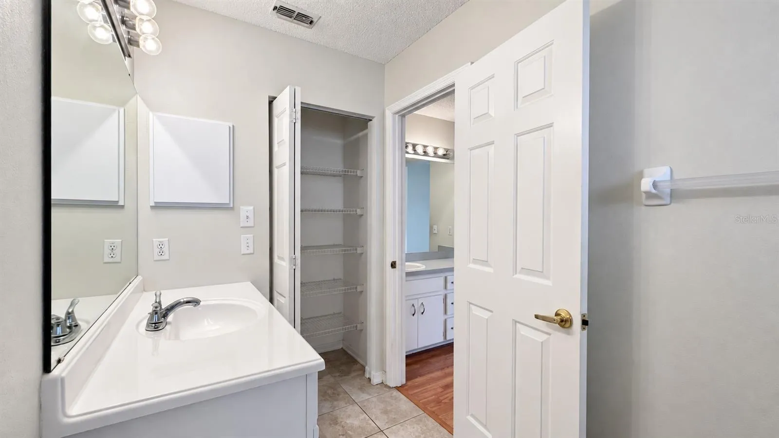 Master bedroom en-suite bath with large WIC.