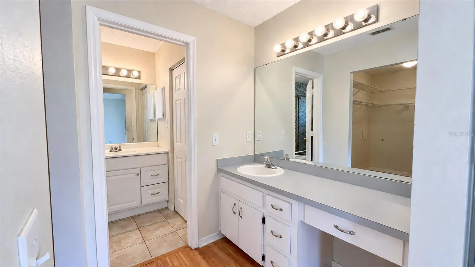 Master bedroom en-suite bath with large WIC.