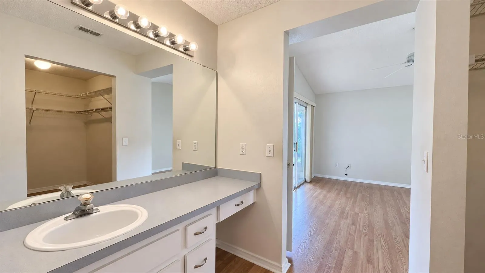 Master bedroom en-suite bath with large WIC.