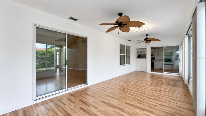 400 sq ft enclosed, air-conditioned lanai.