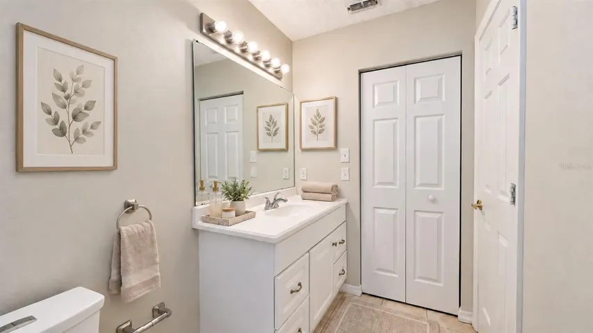 Master bedroom en-suite bath with large WIC.