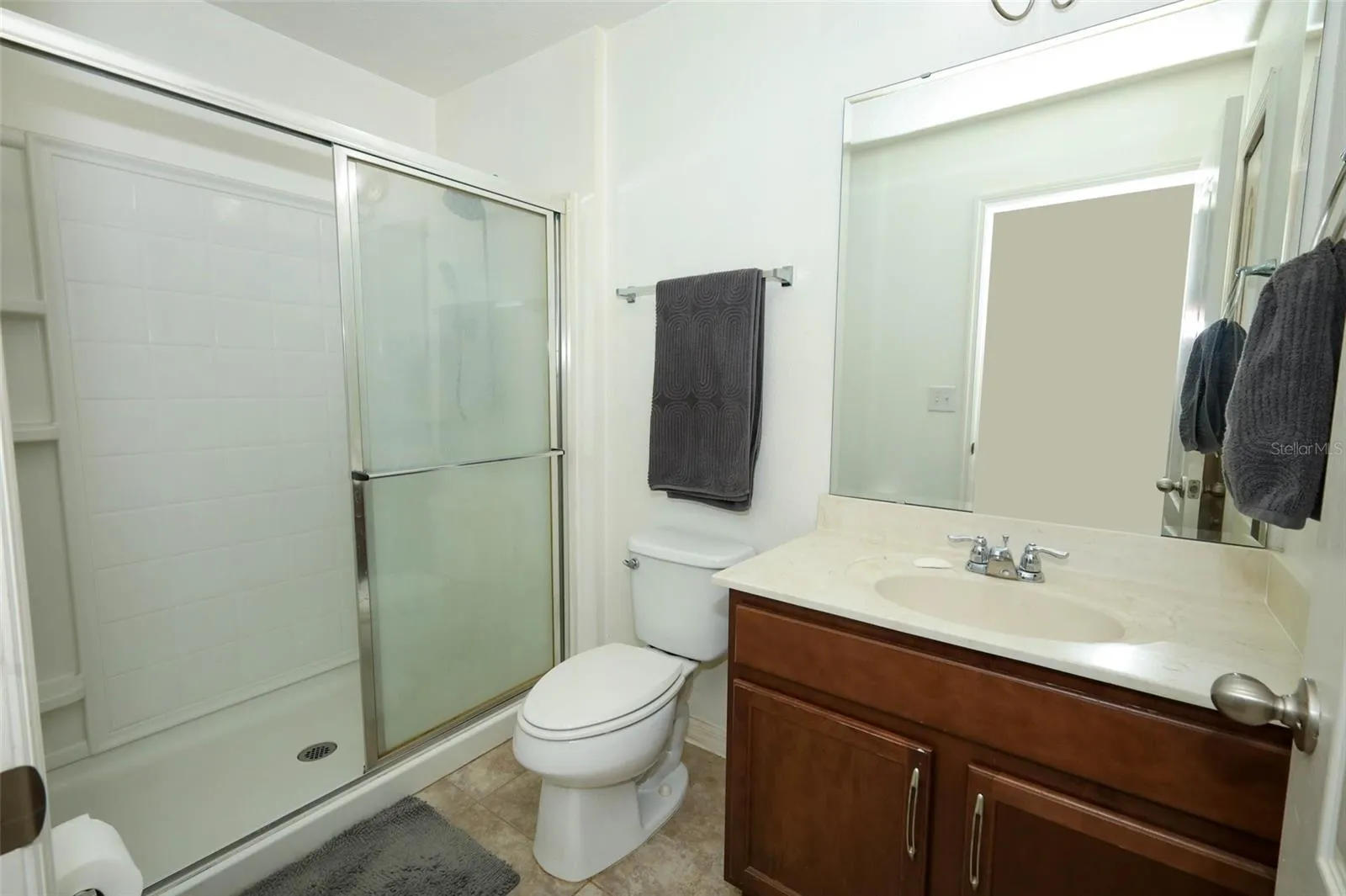2nd Bath Upstairs