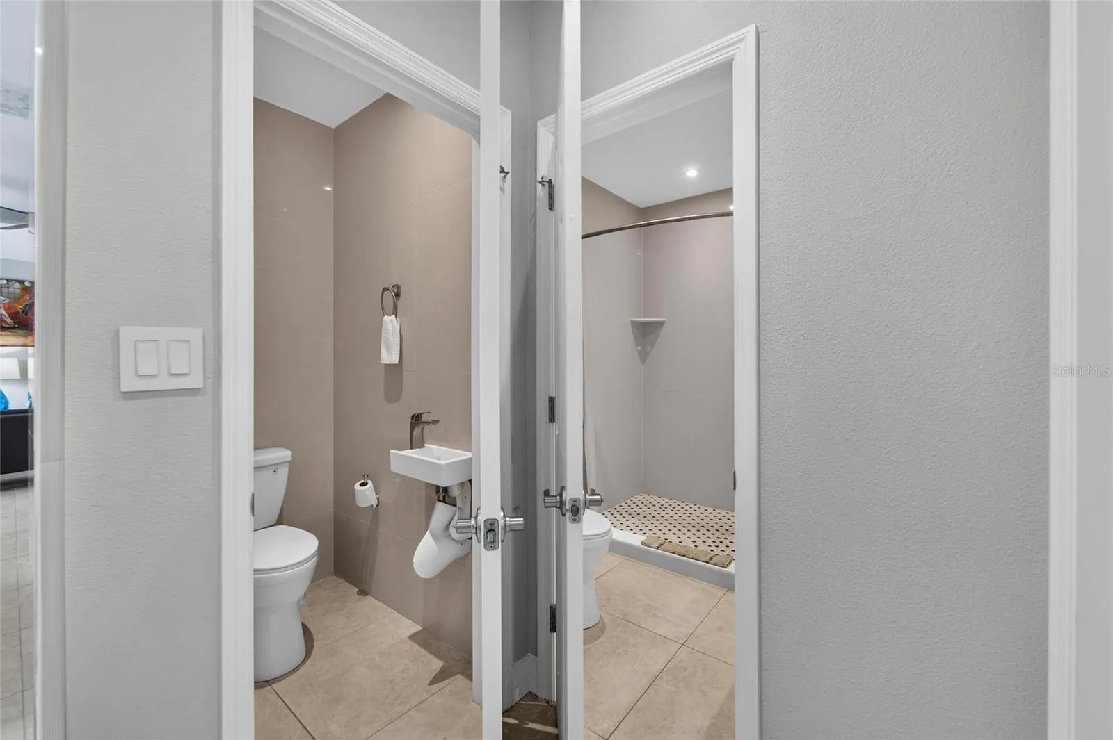 Split bathroom (1-full and 1/2)