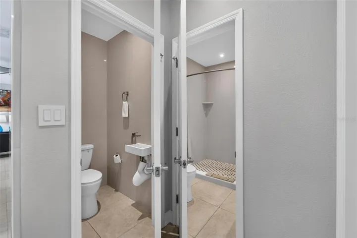 Split bathroom (1-full and 1/2)