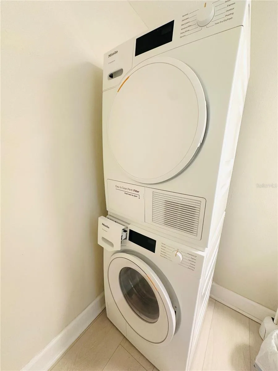 In Unit washer / dryer