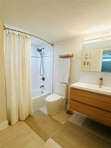 Primary En-Suite bathroom