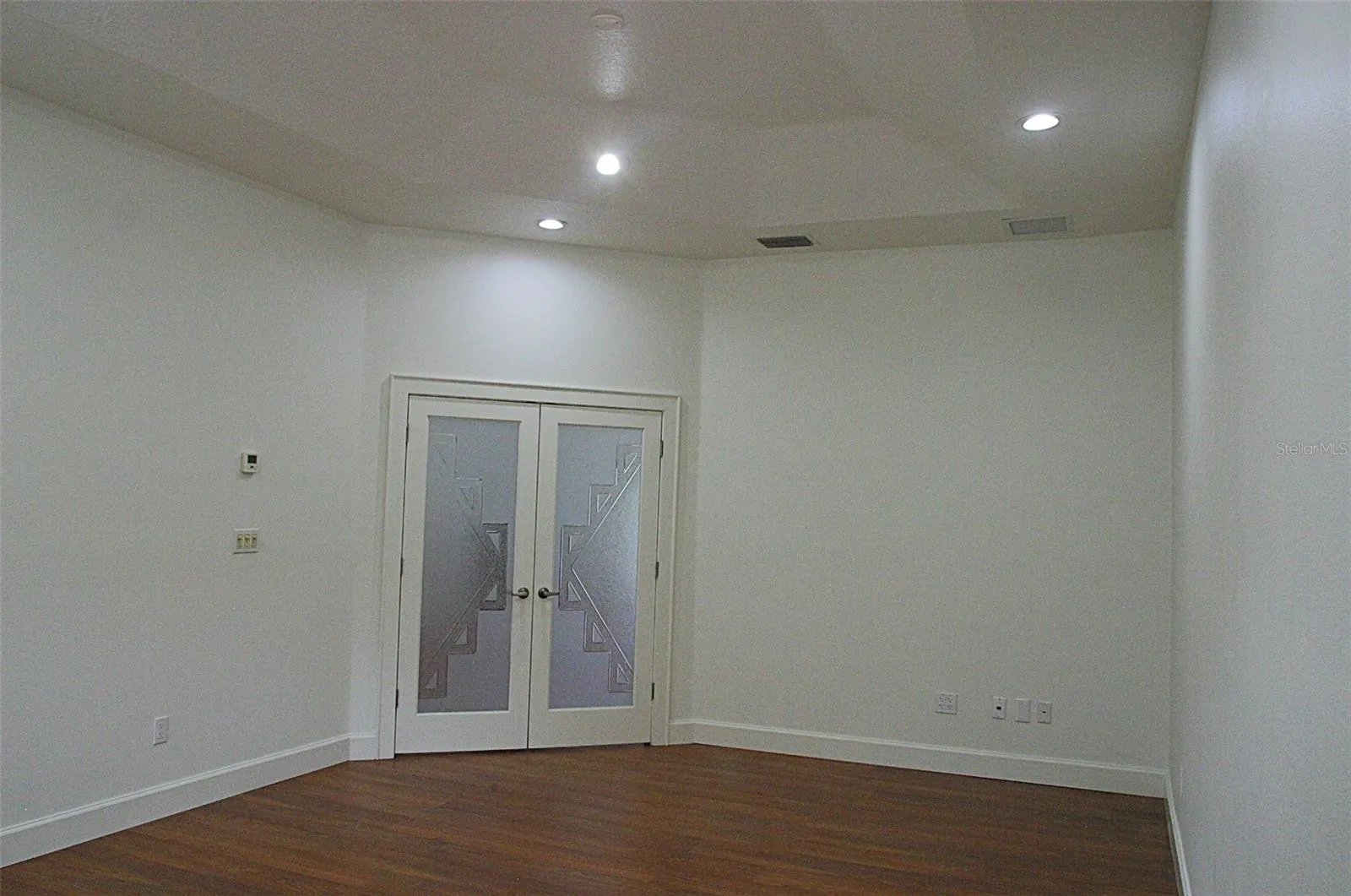 Formal Dining Library/Game Room 13'7" x 21'2"