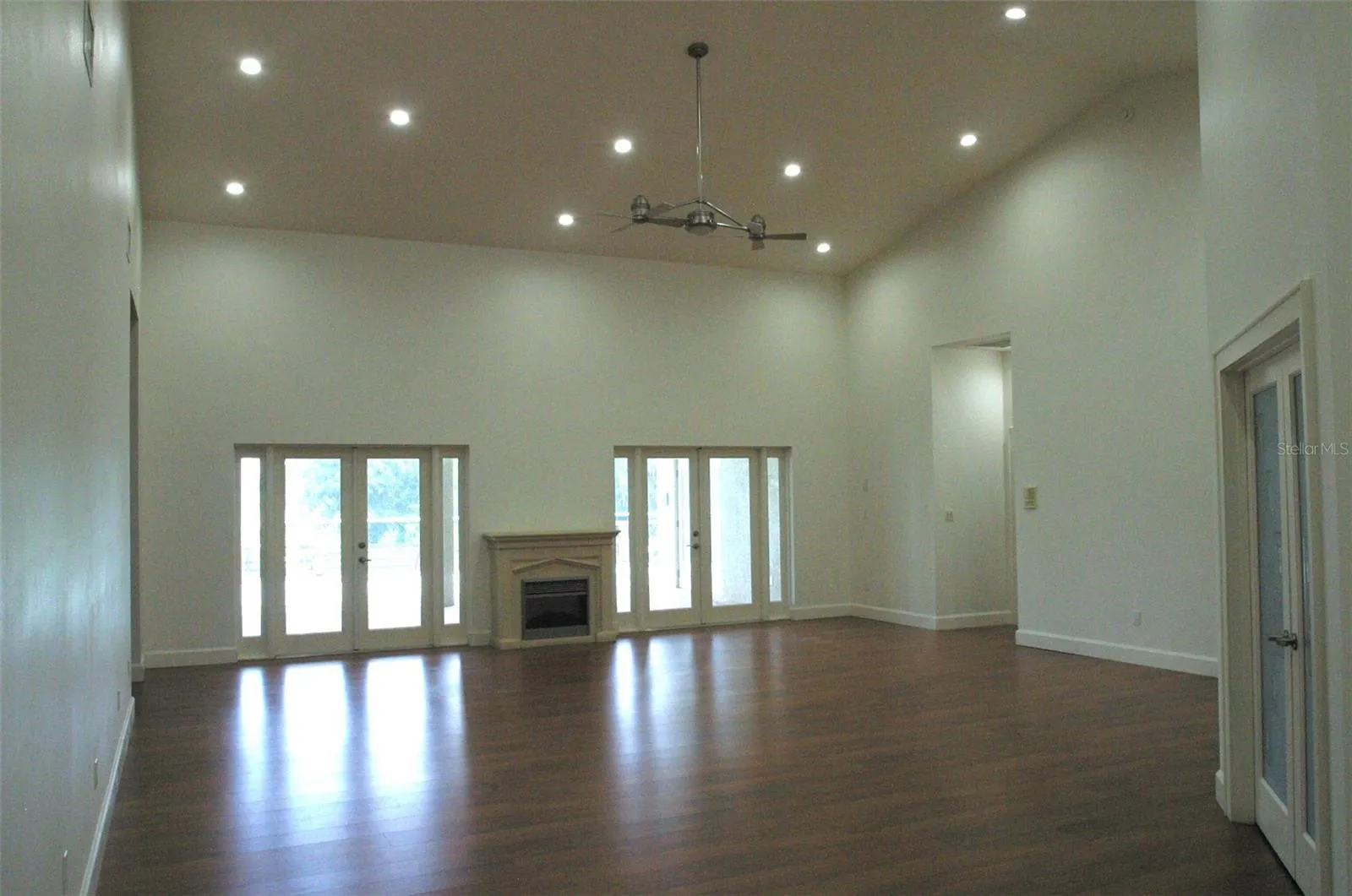 Great Room 24'10" x 23'  Fireplace