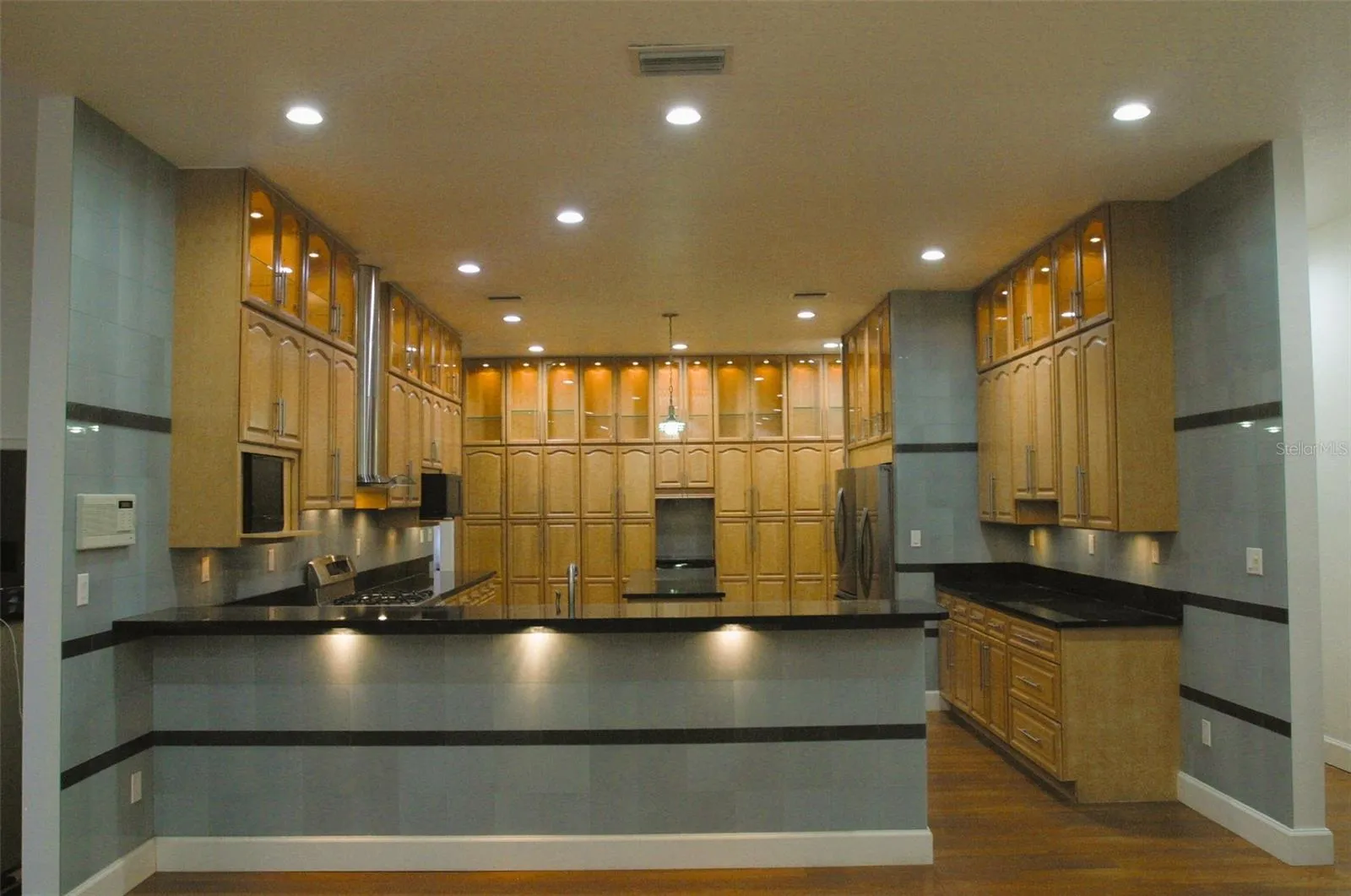 Kitchen Breakfast Bar  11' x 24'