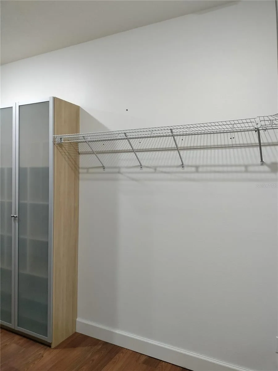 Master HERS closet hanging 10 x 10'3