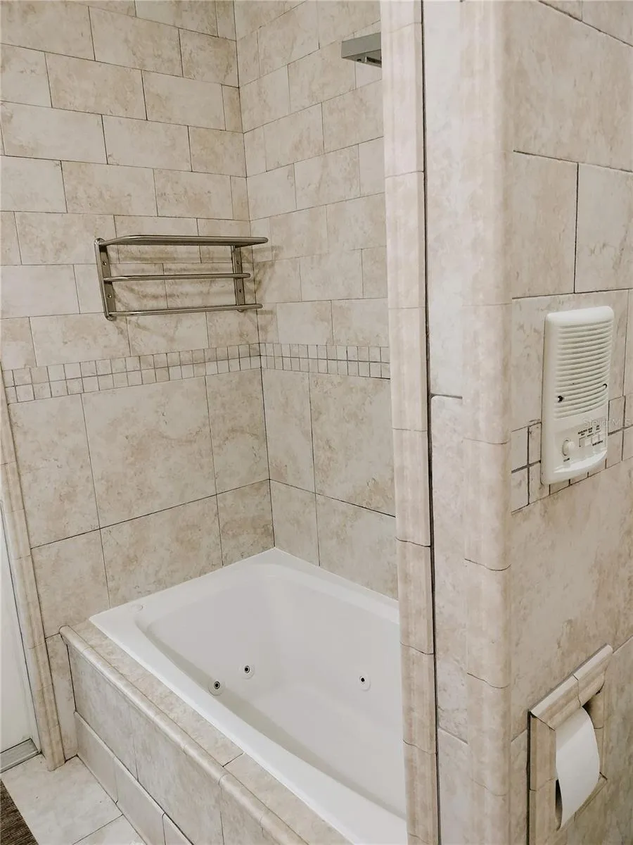 3rd Bathroom pool bath whirlpool tub/shower