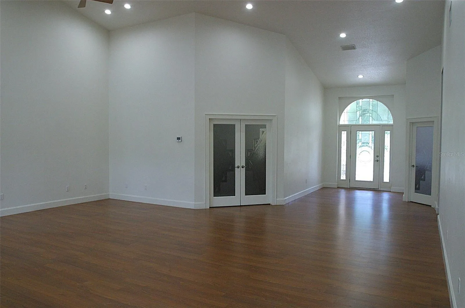 Foyer 8'4" x 12'6"
