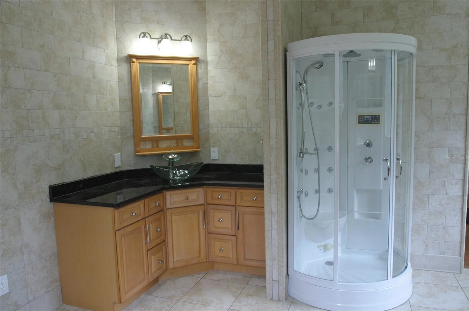 Master Bathroom "HIS"