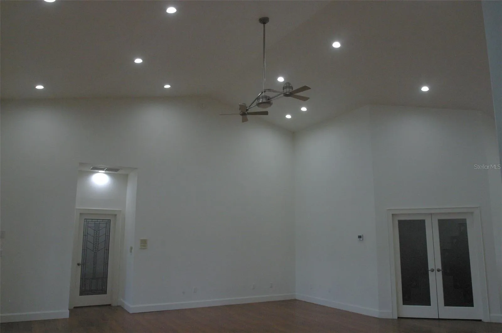 Great Room vaulted 16' ceilings