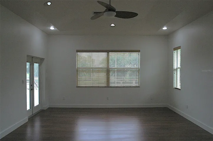 Master bedroom Tray ceiling 4 windows and French door