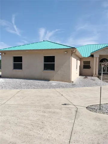 front windows oversized side entry garage 28' x 36'
