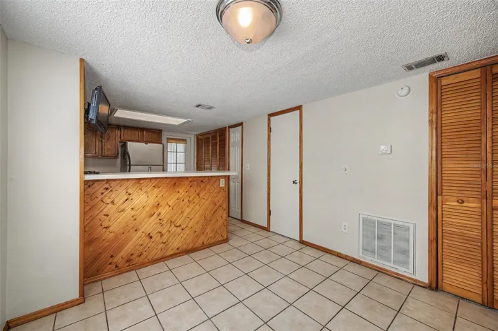 kitchen/dining area