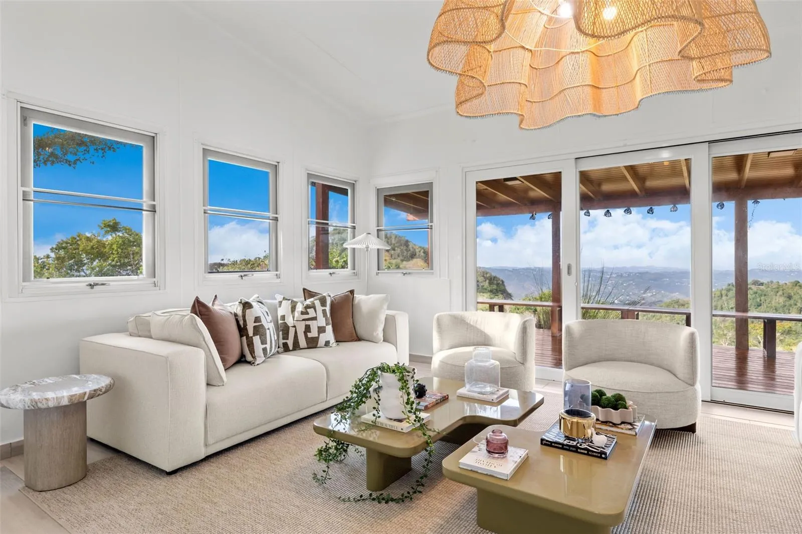 Light-Filled Living Room, with Expansive Mountain Views - Cayey