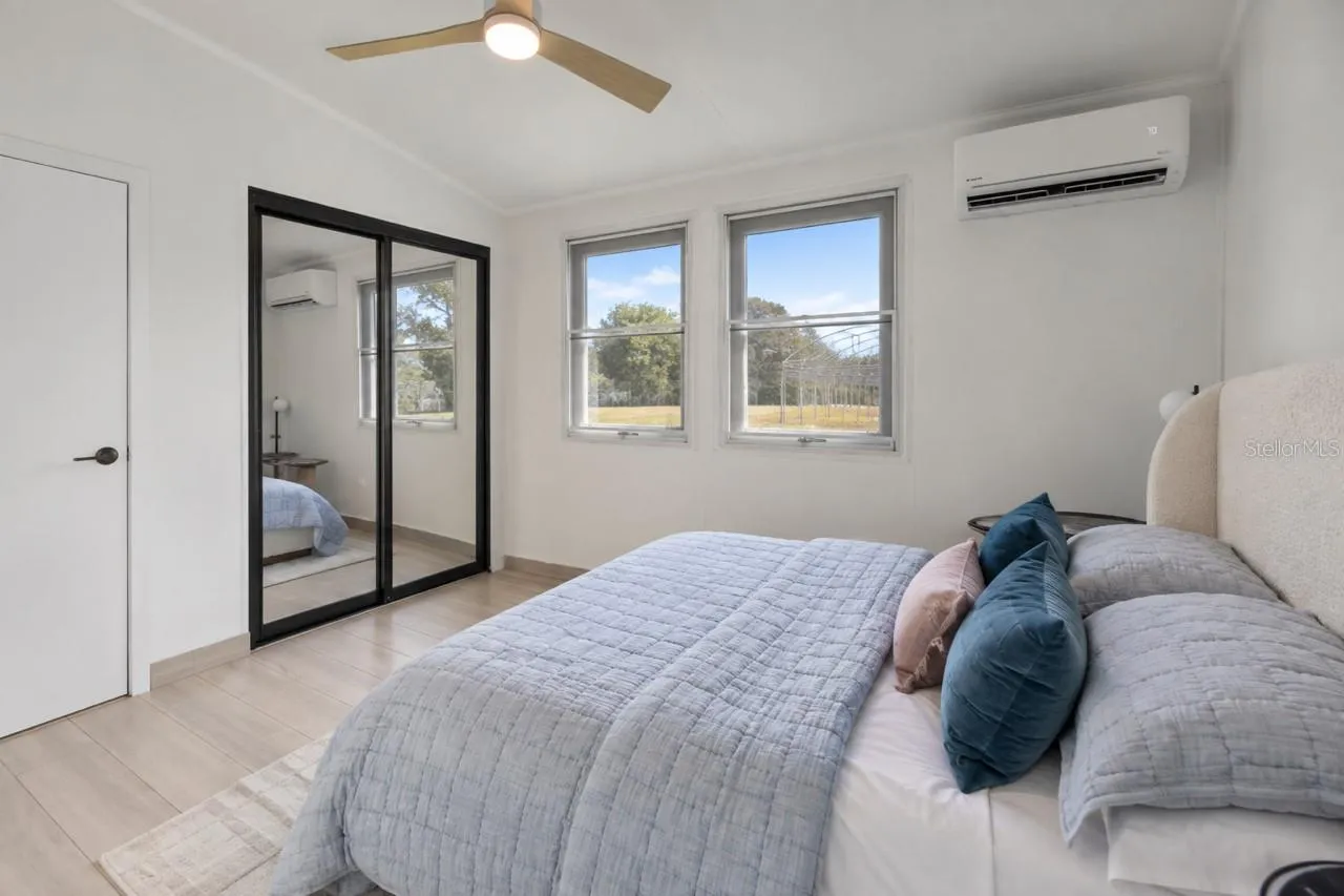 Second Guest Room with a Queen Bed and Ample Closet Space - Cayey