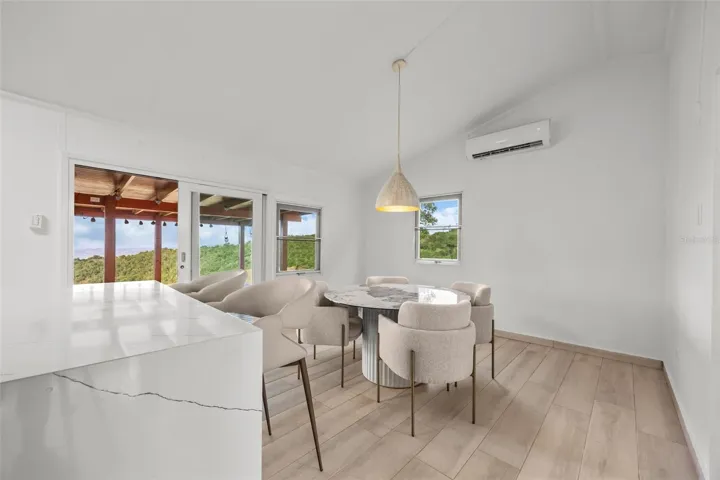 Dining Room with Mountain Views and Natural Light - Cayey