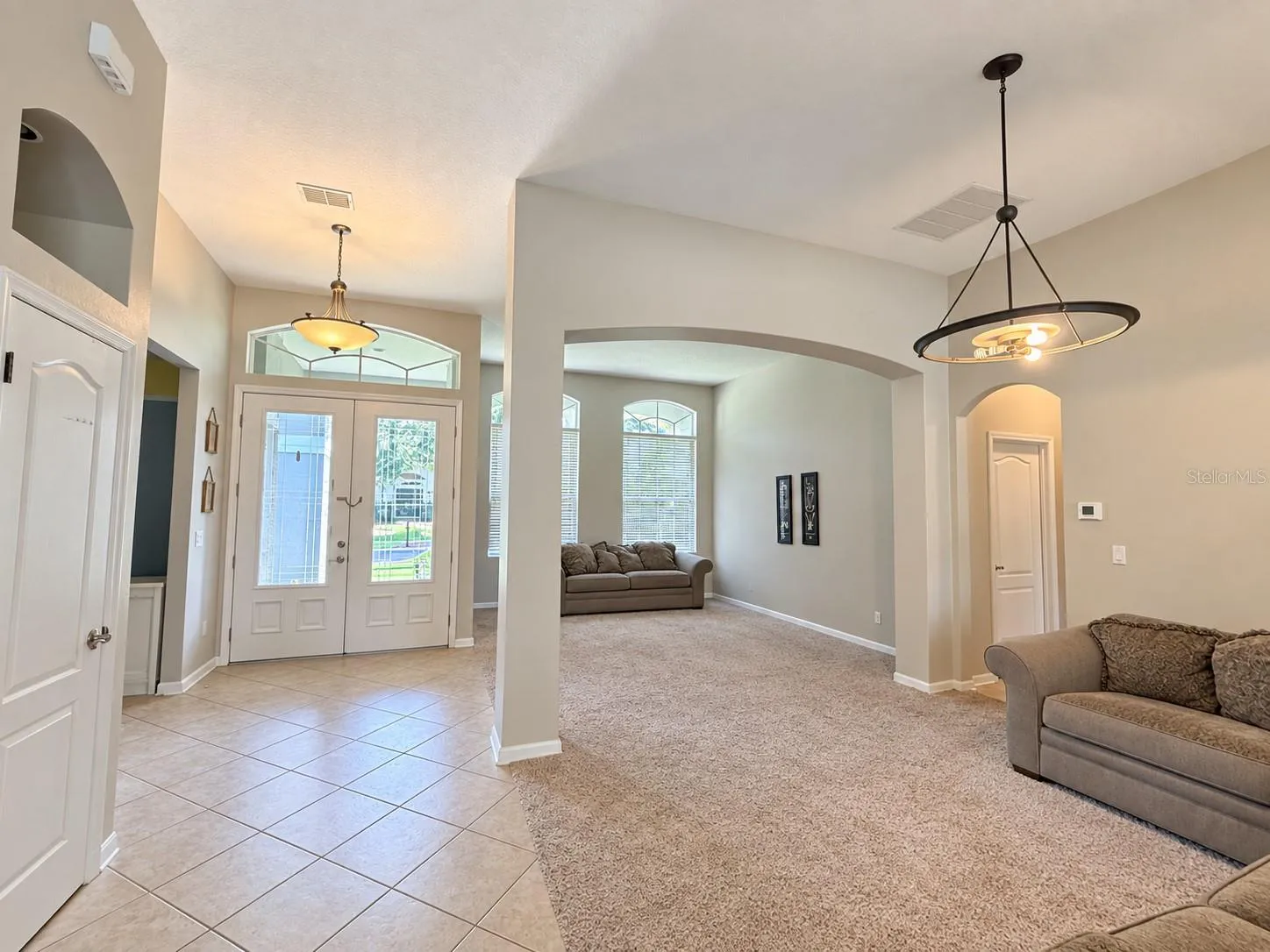 Entry/living room
