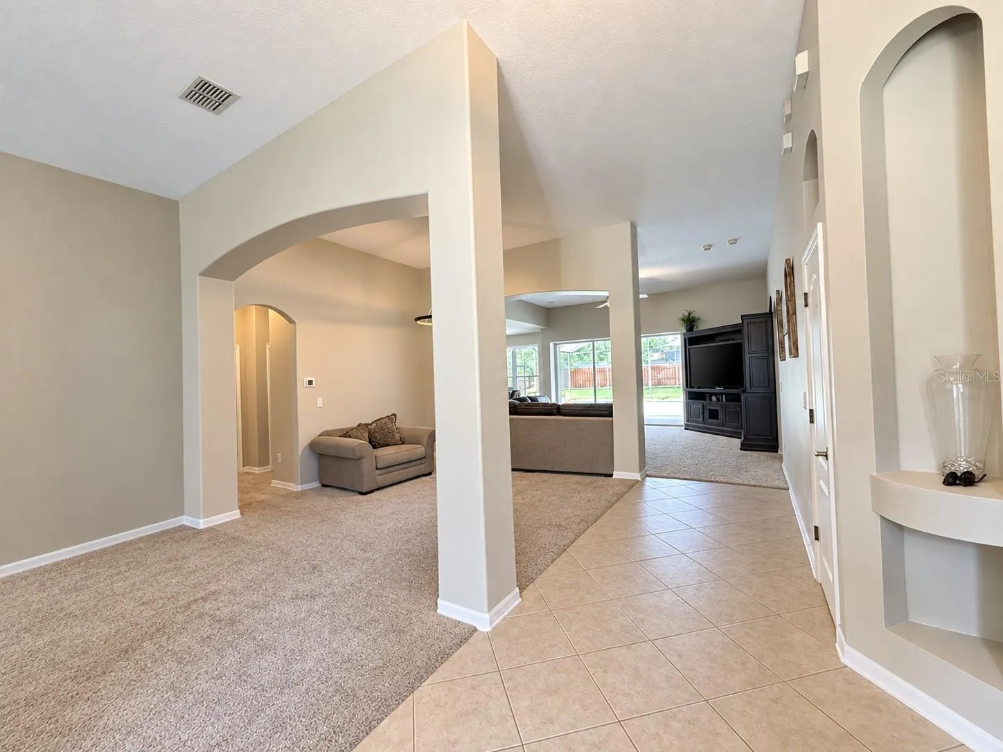 Entry/living room