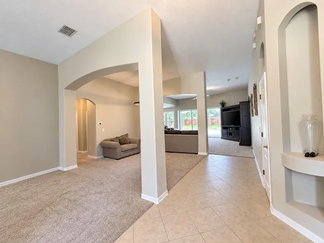 Entry/living room