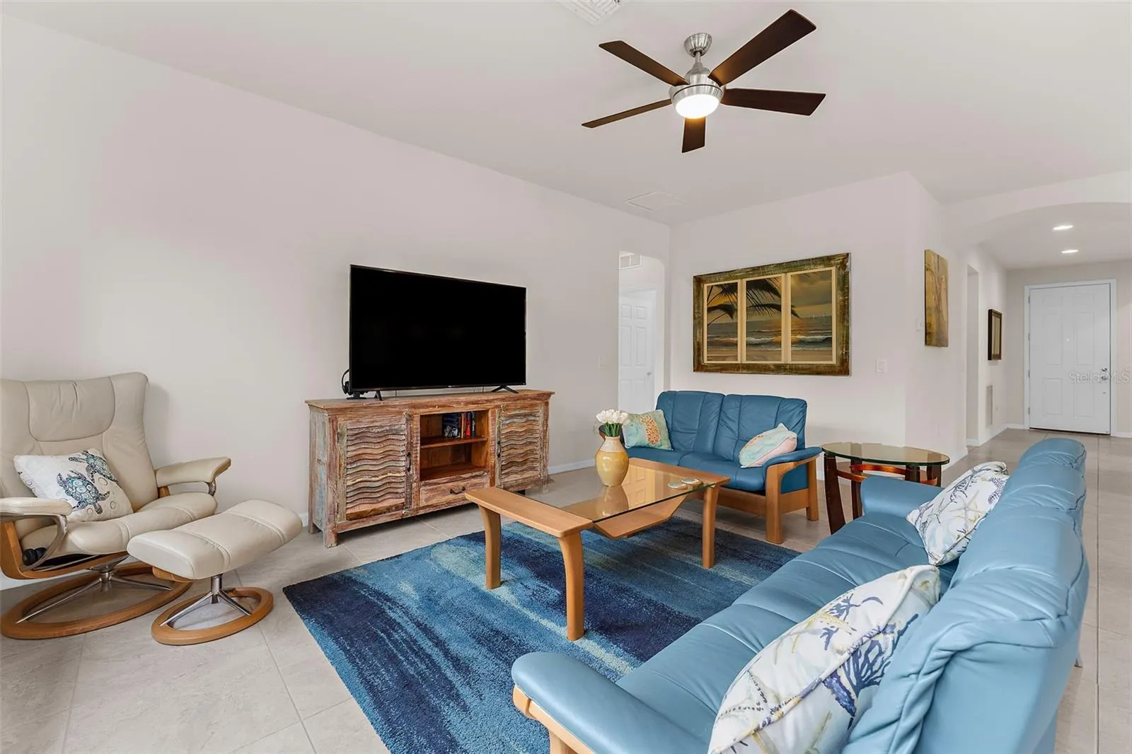 Spacious living room