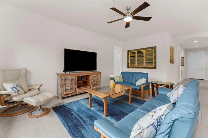 Spacious living room