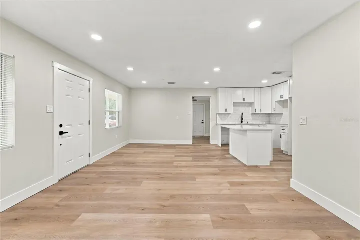 LIVING ROOM/DINING ROOM