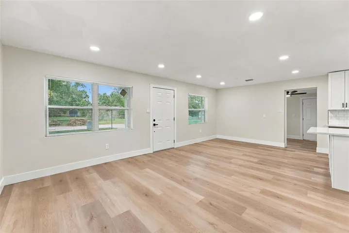 LIVING/DINING ROOM
