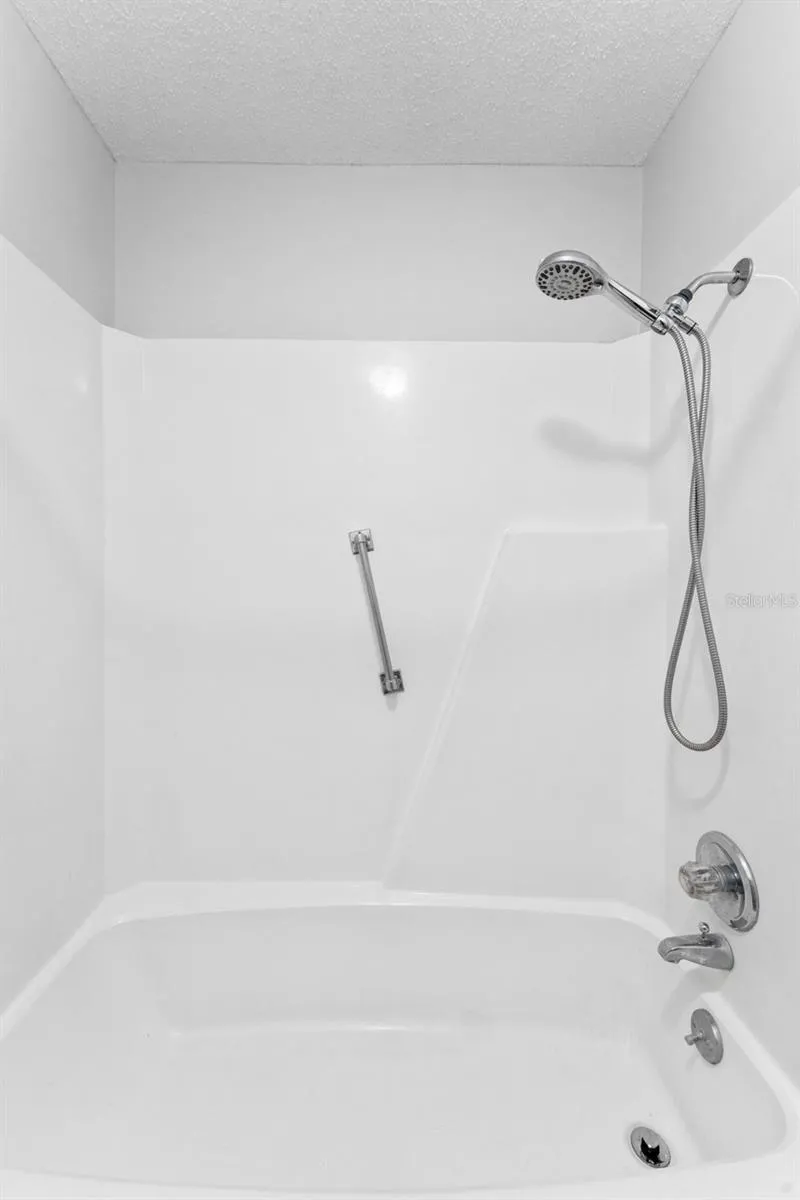 Tub in the primary bathroom