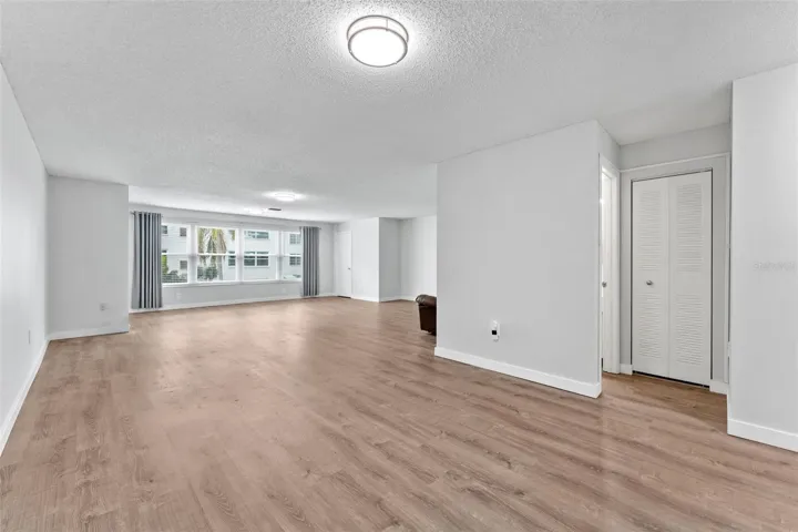Great room plan with nice space for a decent size dining table.