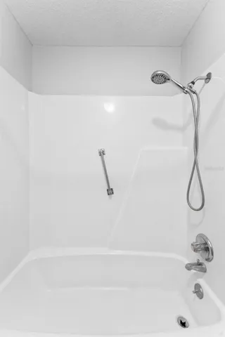 Tub in the primary bathroom