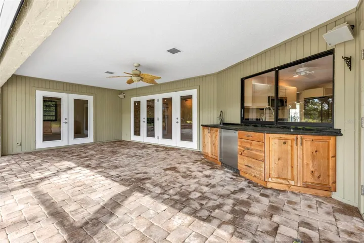 Outdoor kitchen area