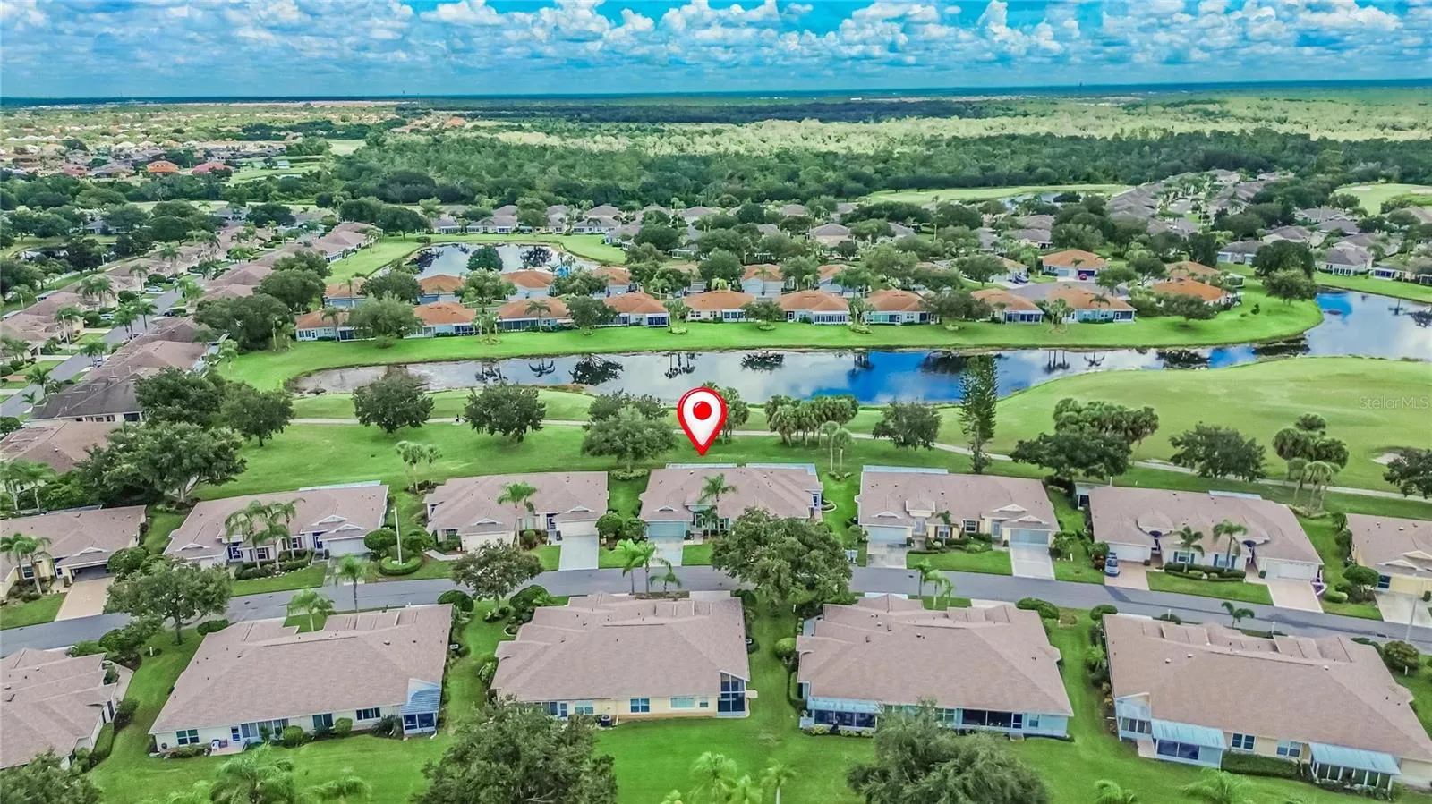 Overlooks the golf course and pond