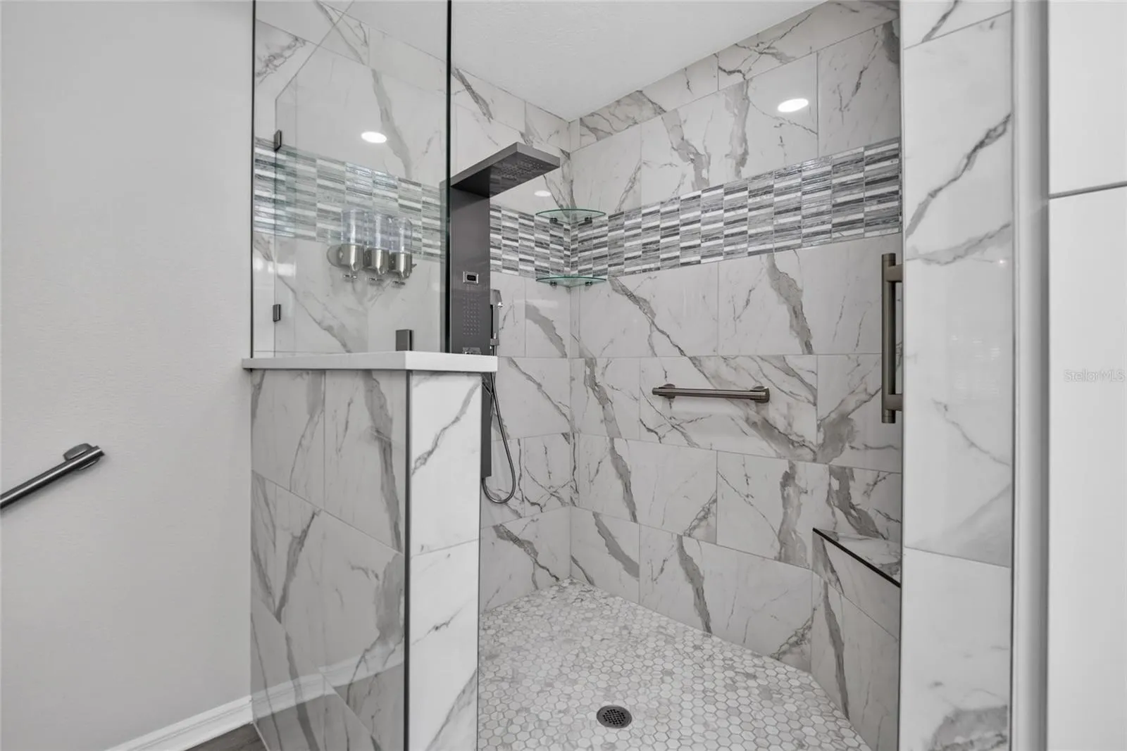 Gorgeous stepin shower!