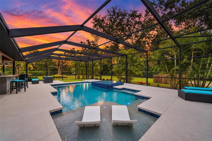 OASIS POOL/SPA
